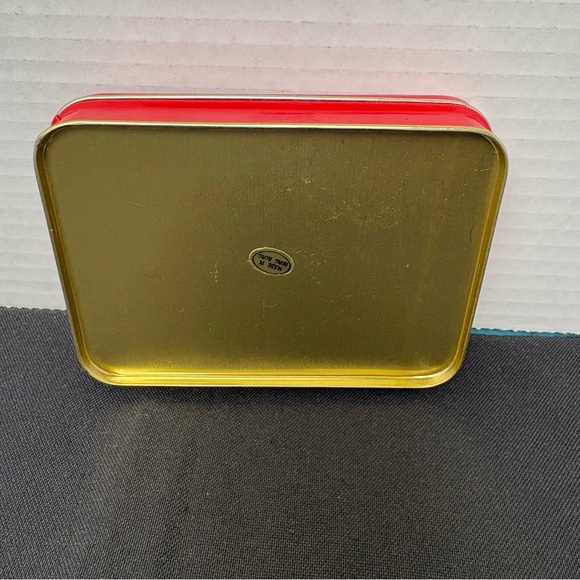 Vtg. 1987 Christmas collectors Santa Clause tin with 1 sealed deck of cards - Picture 2 of 16